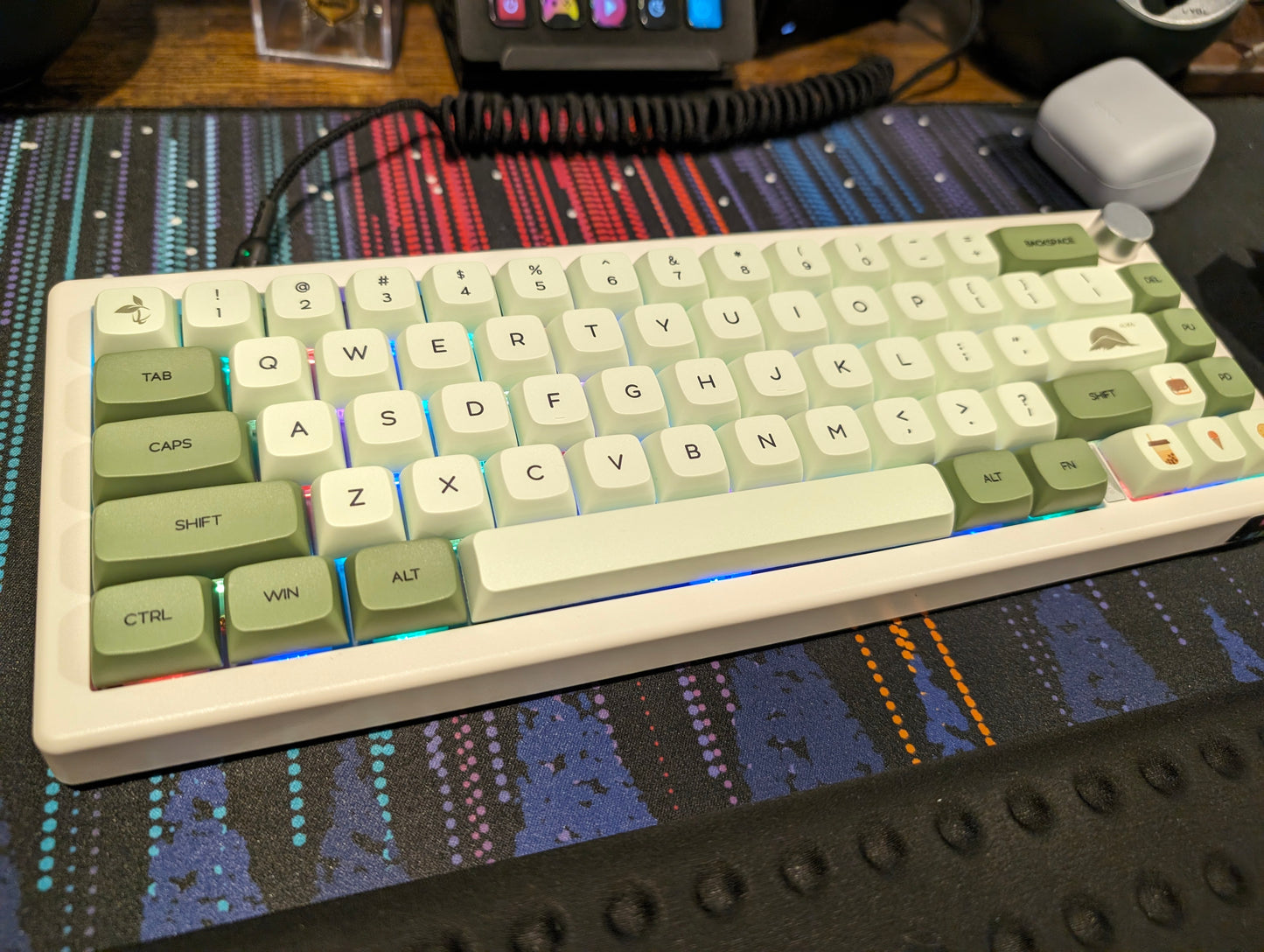 Matcha Themed Tri Mode Wireless Wired 65% Mechanical Keyboard - Smooth Linear Switches